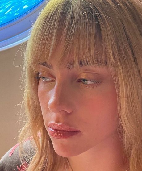 Billie Eilish perfect star pictures