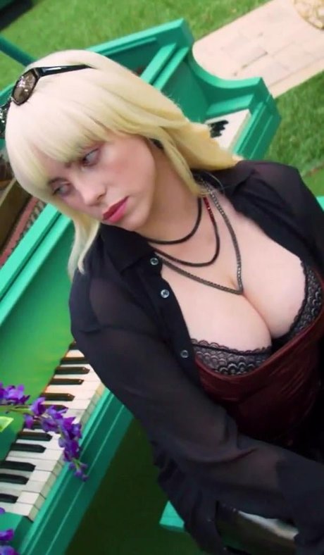 Billie Eilish exclusive star image