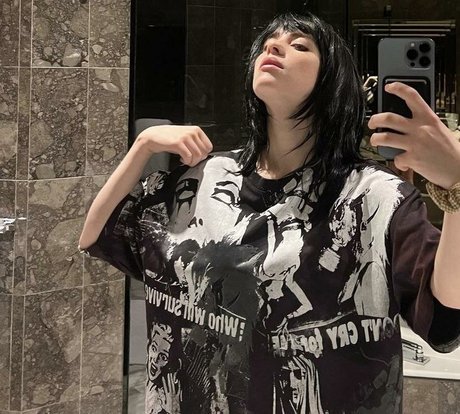 Billie Eilish sexy star galleries