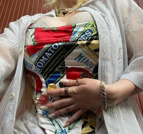 Billie Eilish pornstar erotic pics