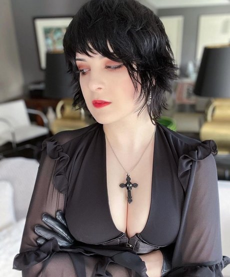 Hiso Neko pornstar naked image