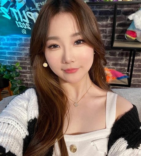 Kiittwy free model pic