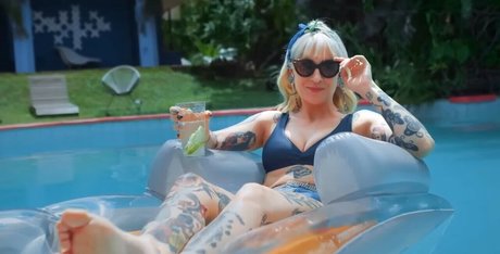 Mariana Ayres hot pornstar pictures