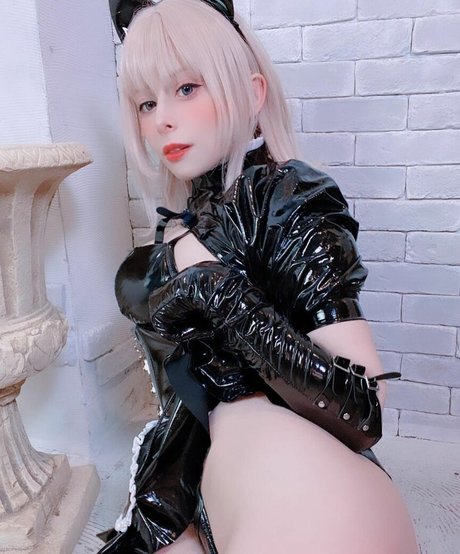 Yuriko Tiger naked model photos