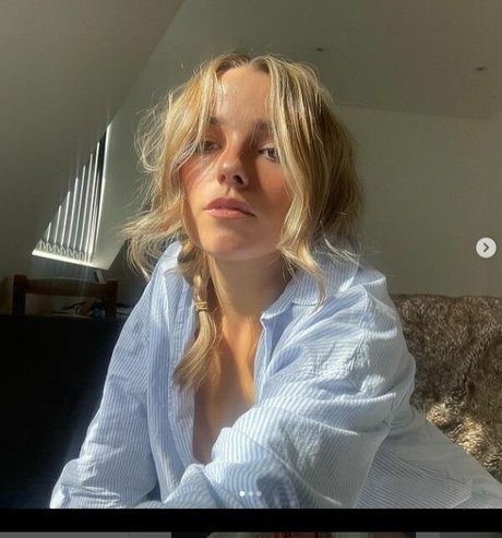 hairy armpits onlyfans art naked gallery