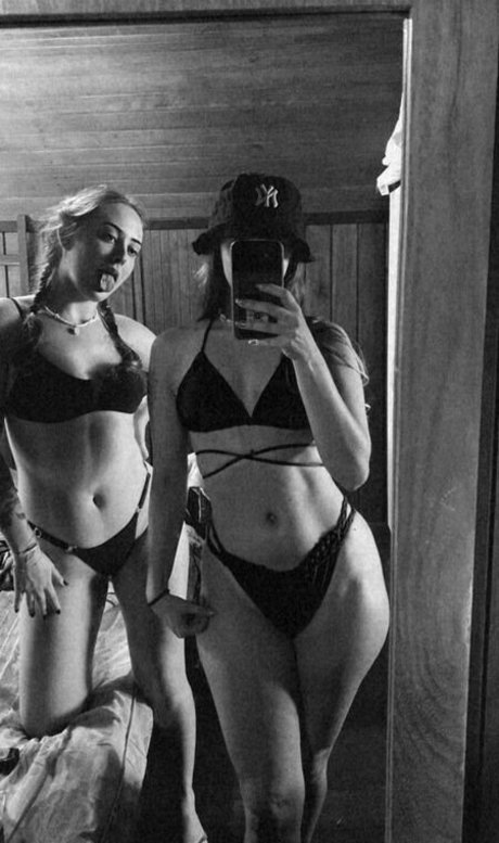 chubby kitty onlyfans pornographic images