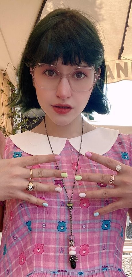 Aril s Chest pornstar sexy galleries