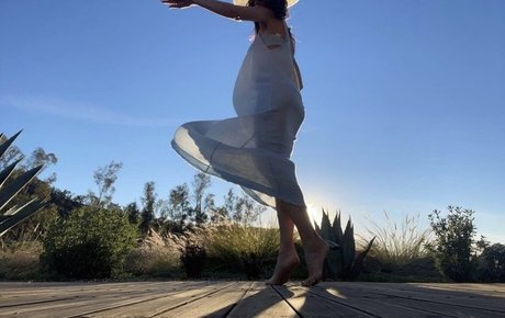 Abigail Spencer sexy model pics