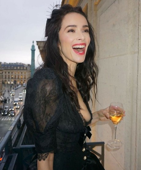 Abigail Spencer art model photo