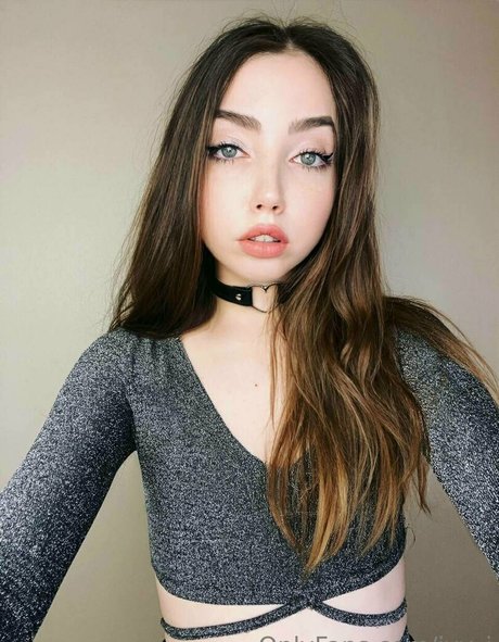 flat chested onlyfans porno photo