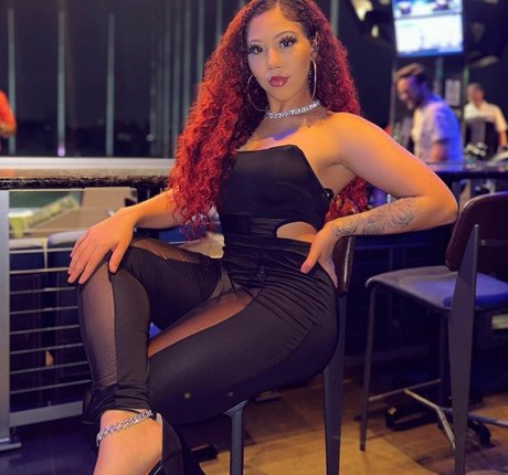 Kiah Dream nude pornstar archive