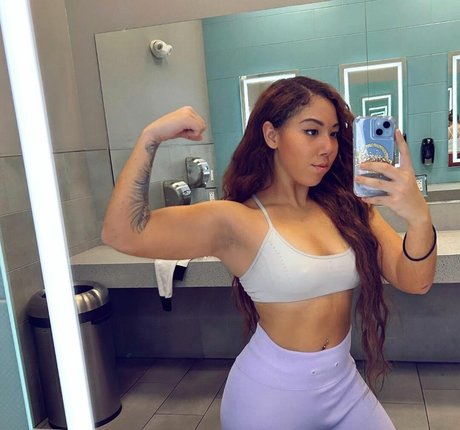 Kiah Dream model perfect photos