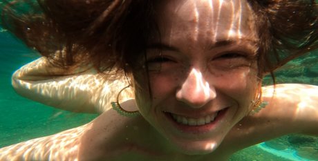 Naomi Wildman pornographic star pictures