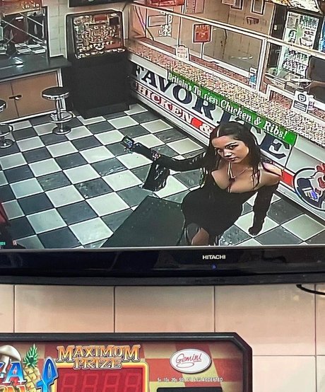 tiny onlyfans beautiful pic