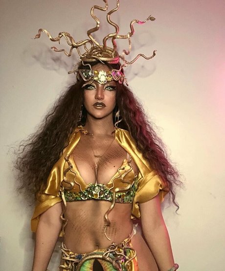 Melanie Iglesias pretty star images