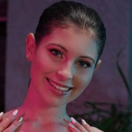 Lily Bella nice actress image