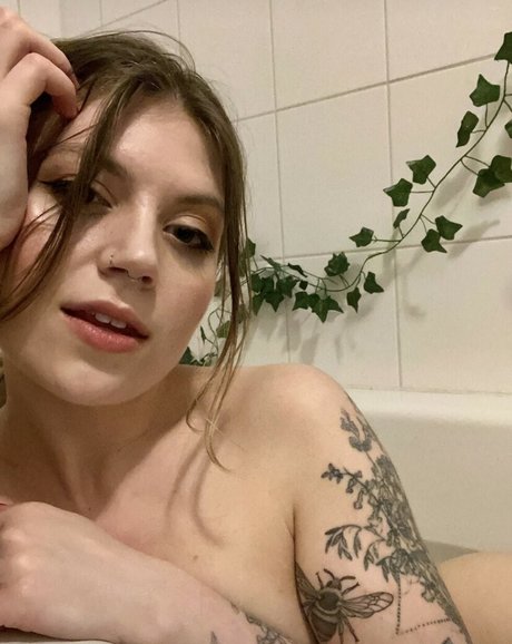 pregnant asian onlyfans nude image