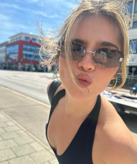 Jessy Hartel naked pornstar gallery