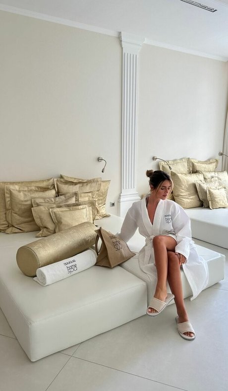 Jessy Hartel star nice image