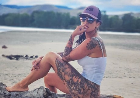 Philllybabyy model erotic picture