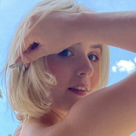 shemale outdoor onlyfans porn pic