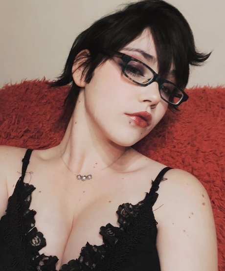 flat chested onlyfans top pics