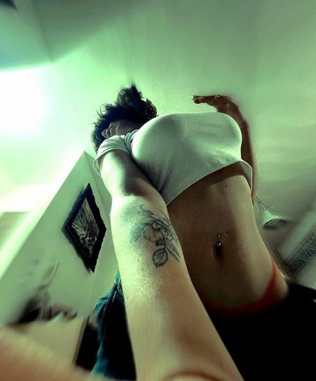 emquizii adult model picture