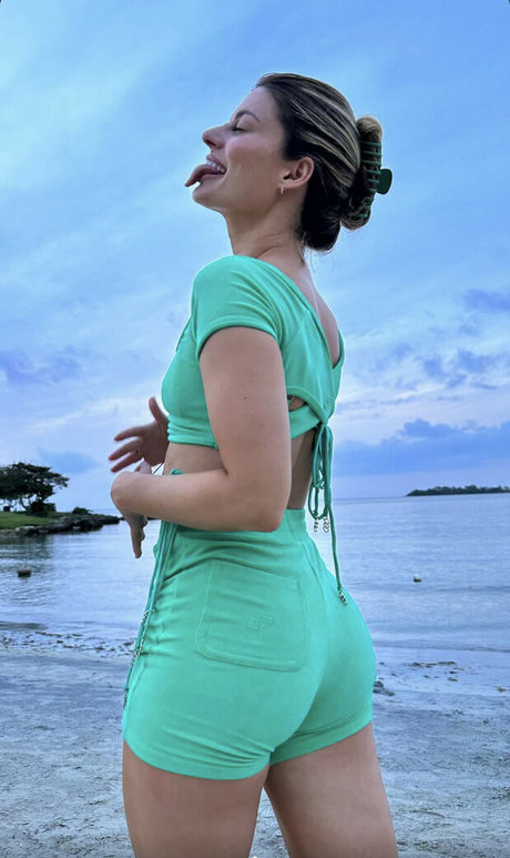 Hannah Stocking Profile Photo