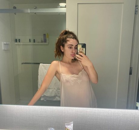 female popular onlyfans exclusive pictures