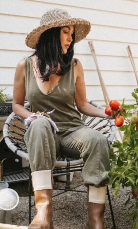 The Bella Twins_ nude star archive