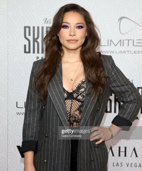 Jessica Parker Kennedy naked pornstar photos