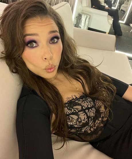 Jessica Parker Kennedy free actress photos