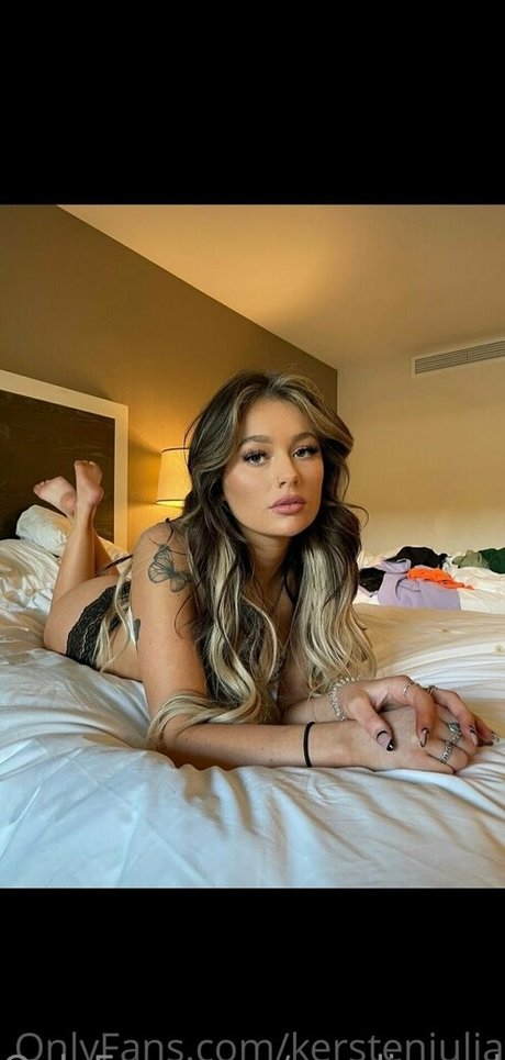 carolinecolston pornographic actress photos