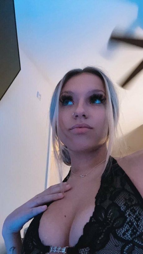 carolinecolston model high quality pictures