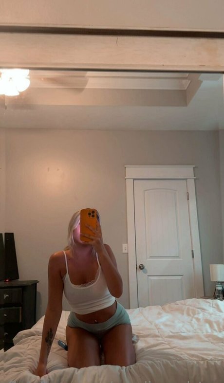 carolinecolston pornstar adult picture