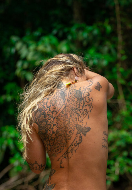 Natalia Casassola model nude pic