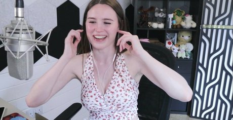 Frankie Lollia pretty pornstar photo