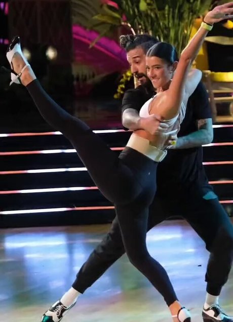 Charli D Amelio pornographic model photo