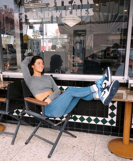 Charli D Amelio pornographic actress photos