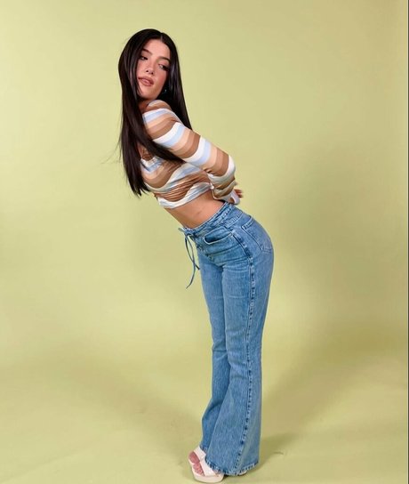 Charli D Amelio star naked img