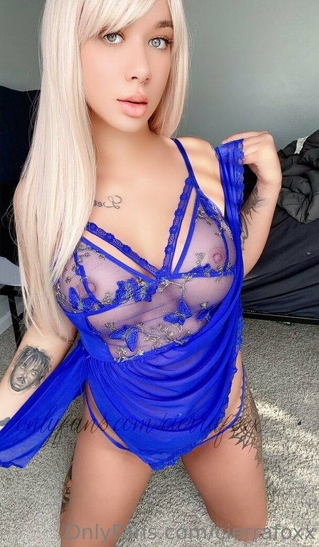 cierrafoxx naked model pics