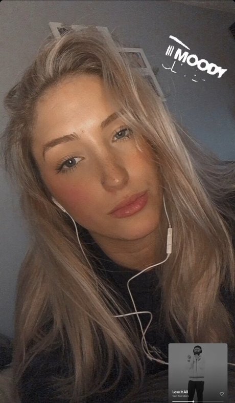 Caitlin Beevers sexy star pictures