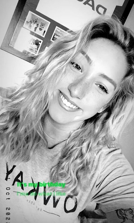 asian blonde onlyfans pretty pics