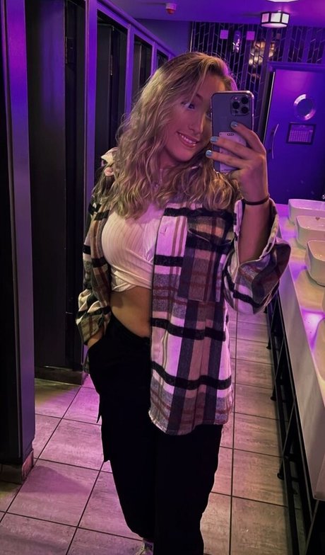 Caitlin Beevers erotic star photos