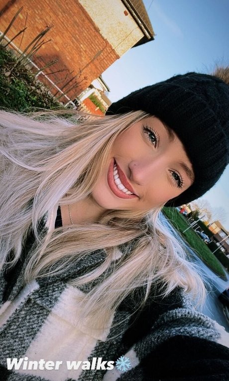 Caitlin Beevers pretty star img