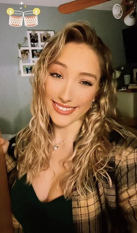 Caitlin Beevers pretty actress photos