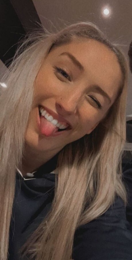 Caitlin Beevers model nice img