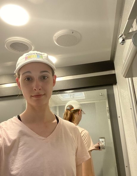 blissfulellie naked pornstar photo