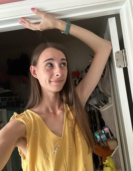 blissfulellie model adult image