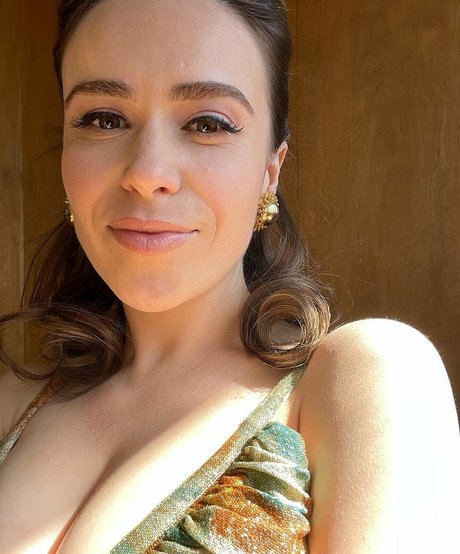 Nicolle Gironda star nude archive